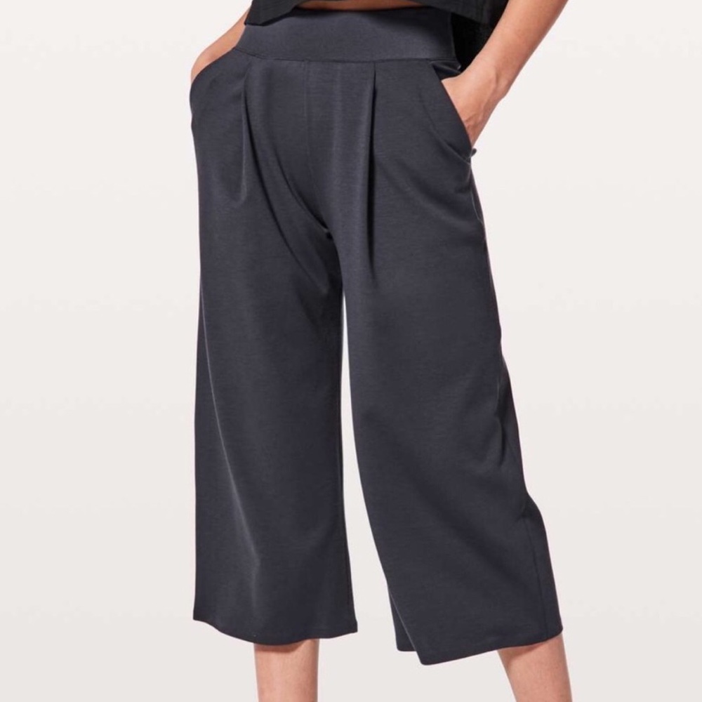 NWOT Lululemon Pleat Crop “21” in. Pants